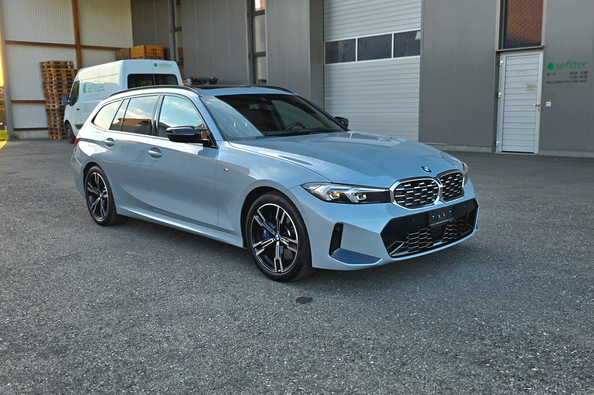 BMW M340i xDrive 48V Touring Steptronic *FACELIFT*EL. PANORAMA*DISTRONIC*BROOKLYN GRAU*ANHÄNGERKUPPLUNG*