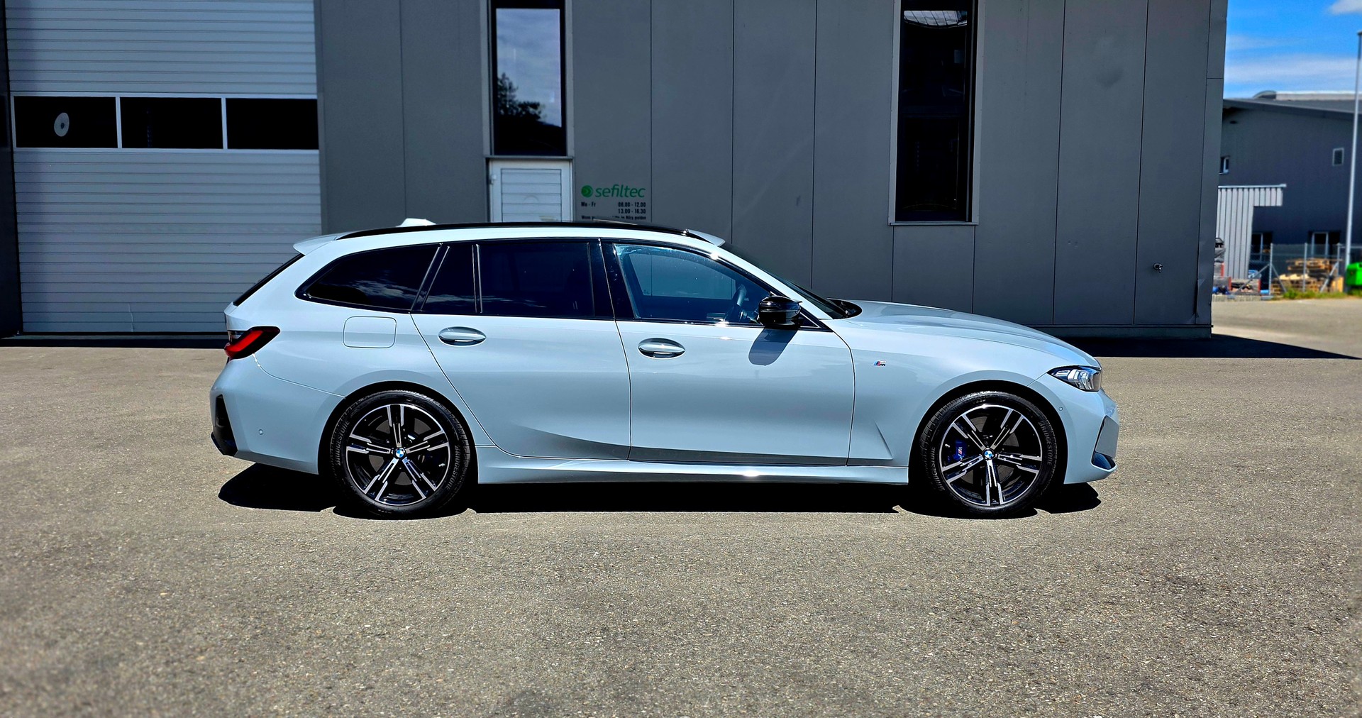 BMW M340i xDrive 48V Touring Steptronic *FACELIFT*EL. PANORAMA*DISTRONIC*BROOKLYN GRAU*ANHÄNGERKUPPLUNG*-showroom-element-1