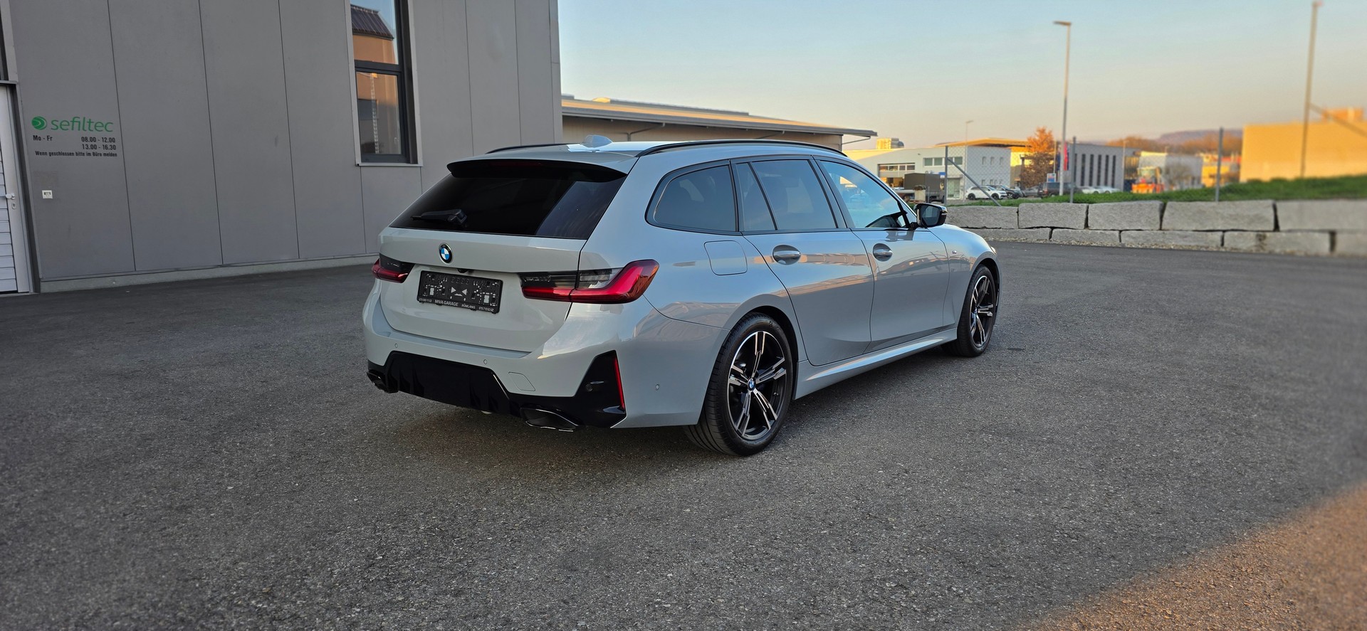 BMW M340i xDrive 48V Touring Steptronic *FACELIFT*EL. PANORAMA*DISTRONIC*BROOKLYN GRAU*ANHÄNGERKUPPLUNG*-showroom-element-2