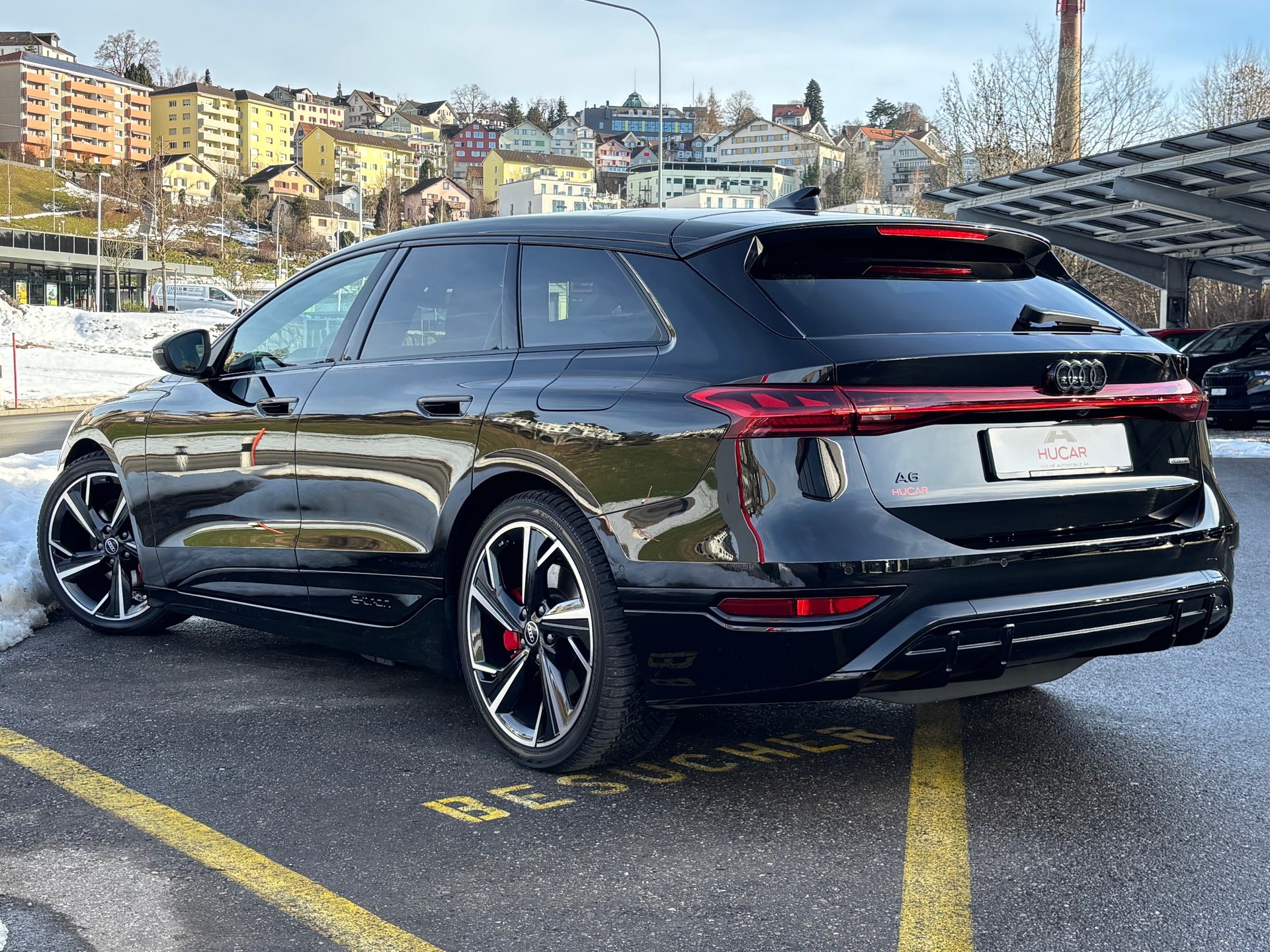 AUDI A6 Avant e-tron quattro S-Line-image-1