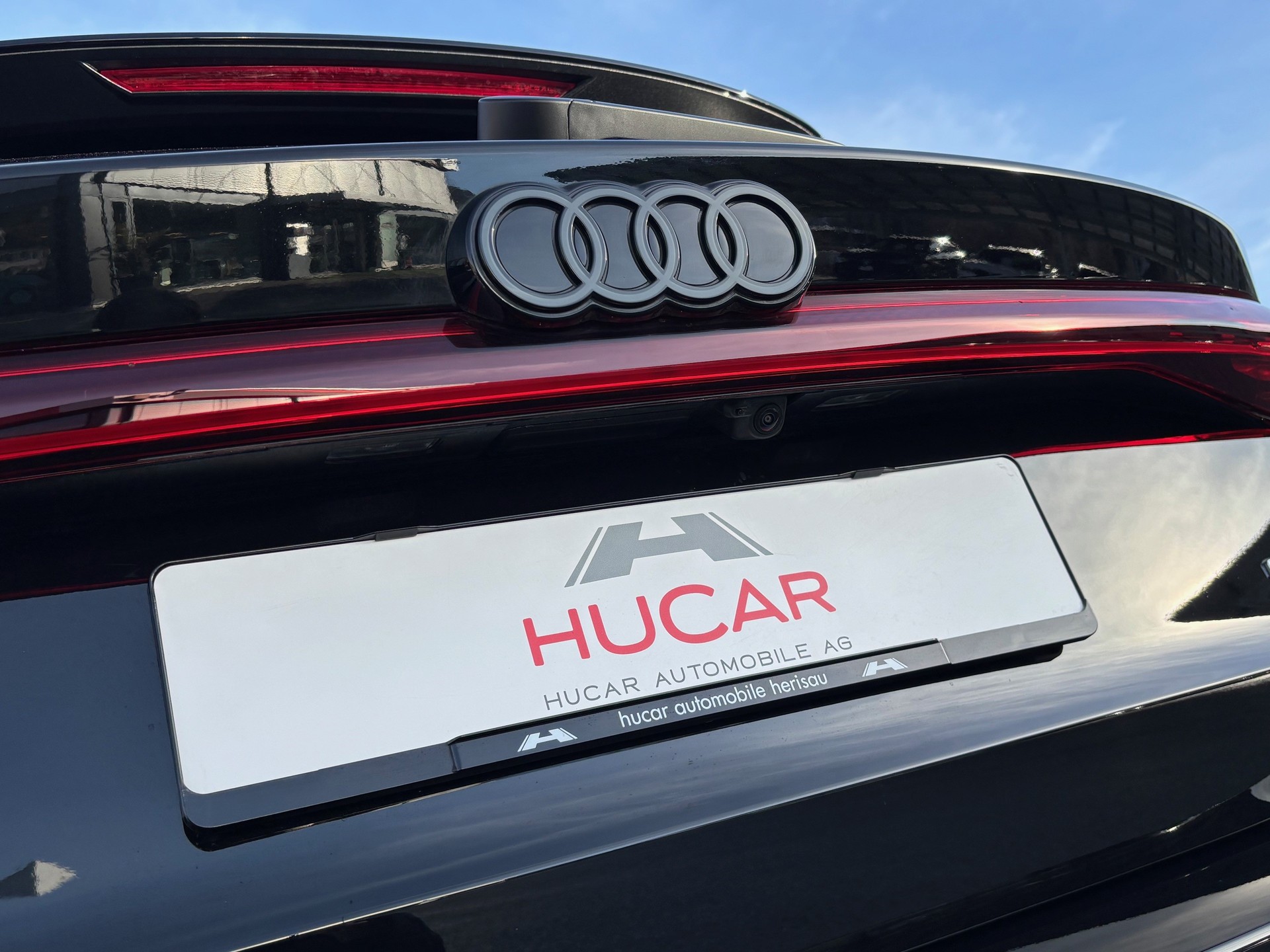 AUDI A6 Avant e-tron quattro S-Line-image-15