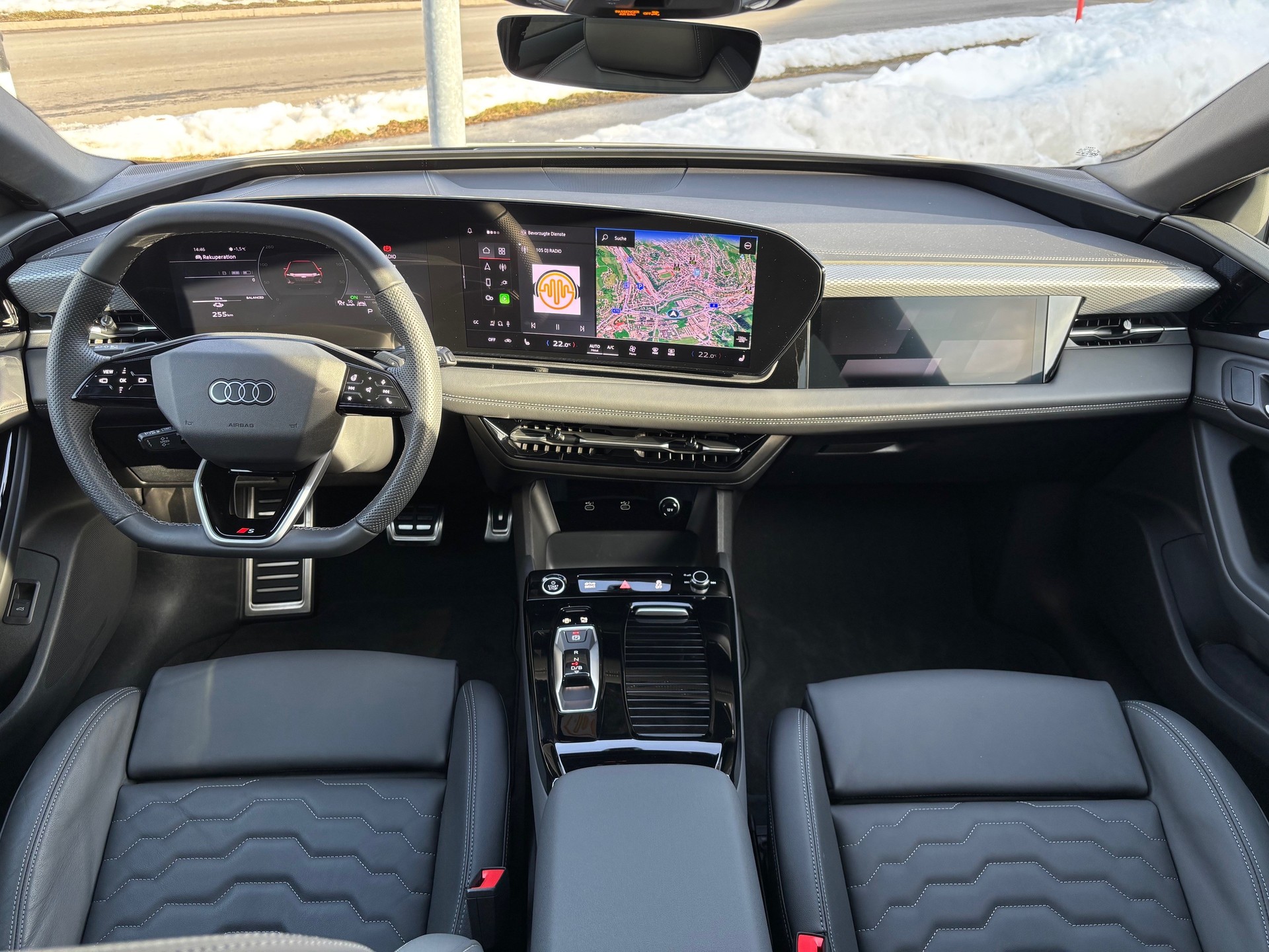 AUDI A6 Avant e-tron quattro S-Line-image-5