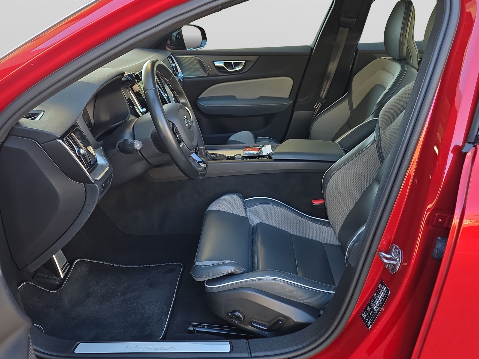 VOLVO S60 2.0 T5 R-Design AWD-image-8