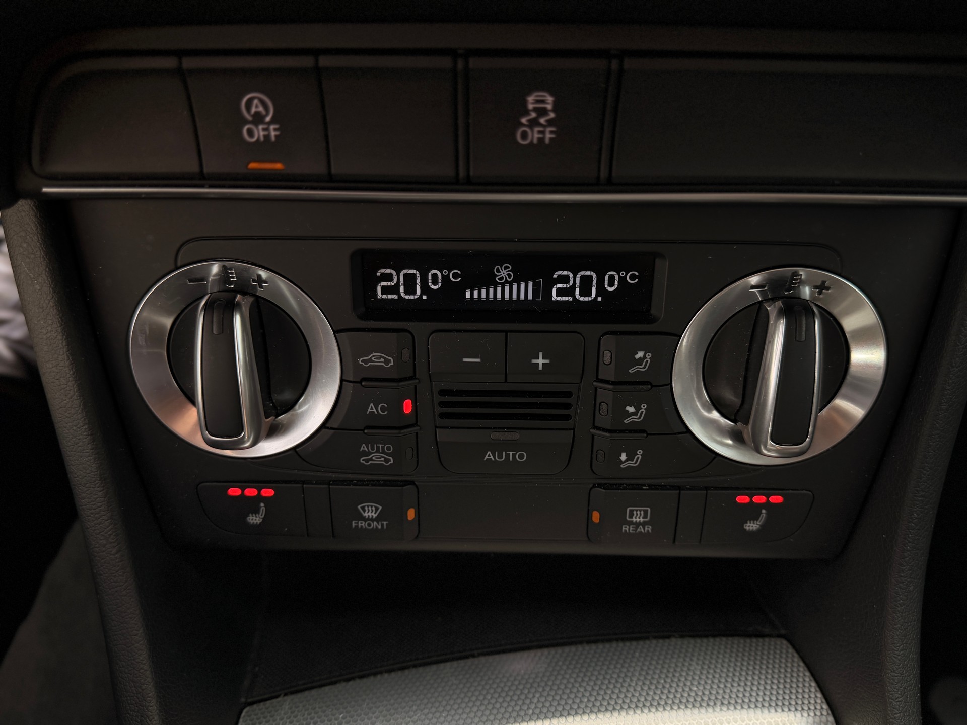 AUDI Q3 2.0 TFSI quattro S-tronic-image-18