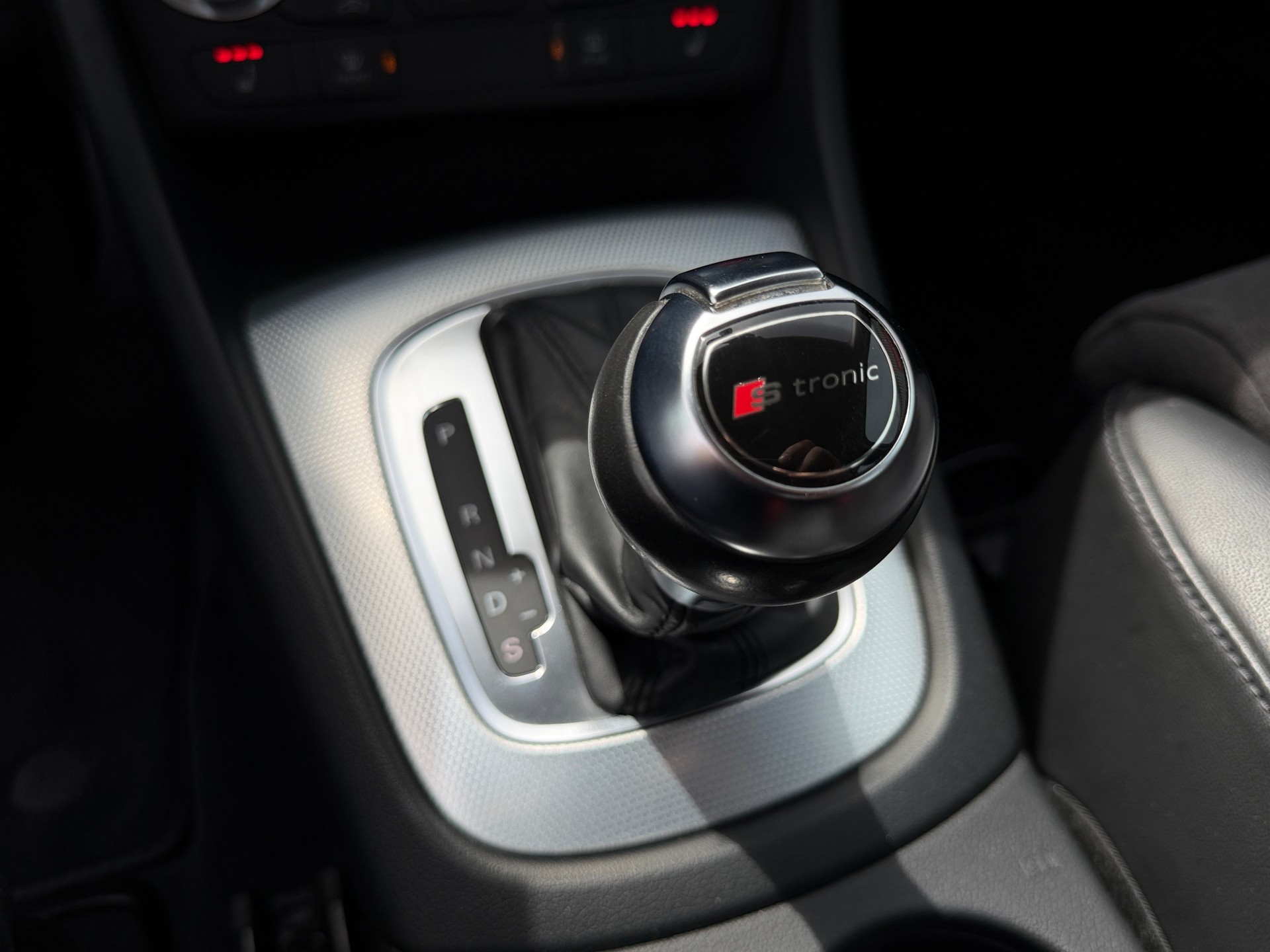 AUDI Q3 2.0 TFSI quattro S-tronic-image-21