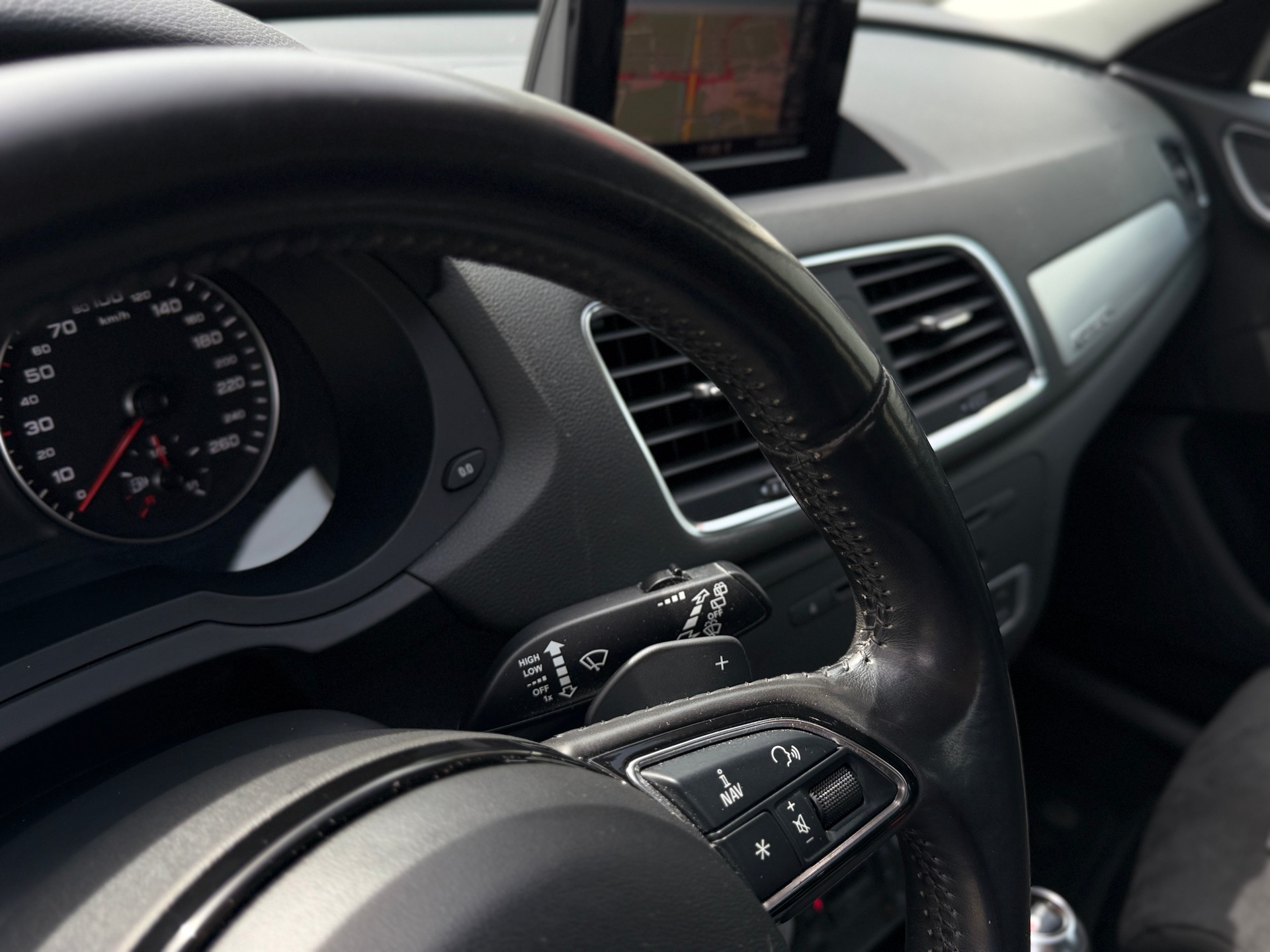 AUDI Q3 2.0 TFSI quattro S-tronic-image-23