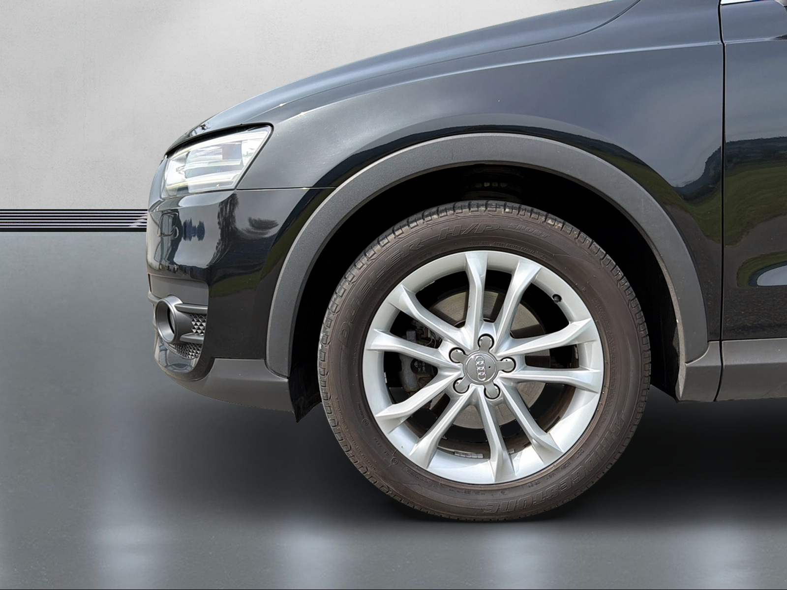 AUDI Q3 2.0 TFSI quattro S-tronic-showroom-element-2
