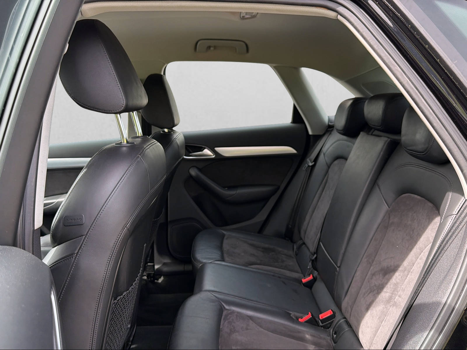 AUDI Q3 2.0 TFSI quattro S-tronic-image-15