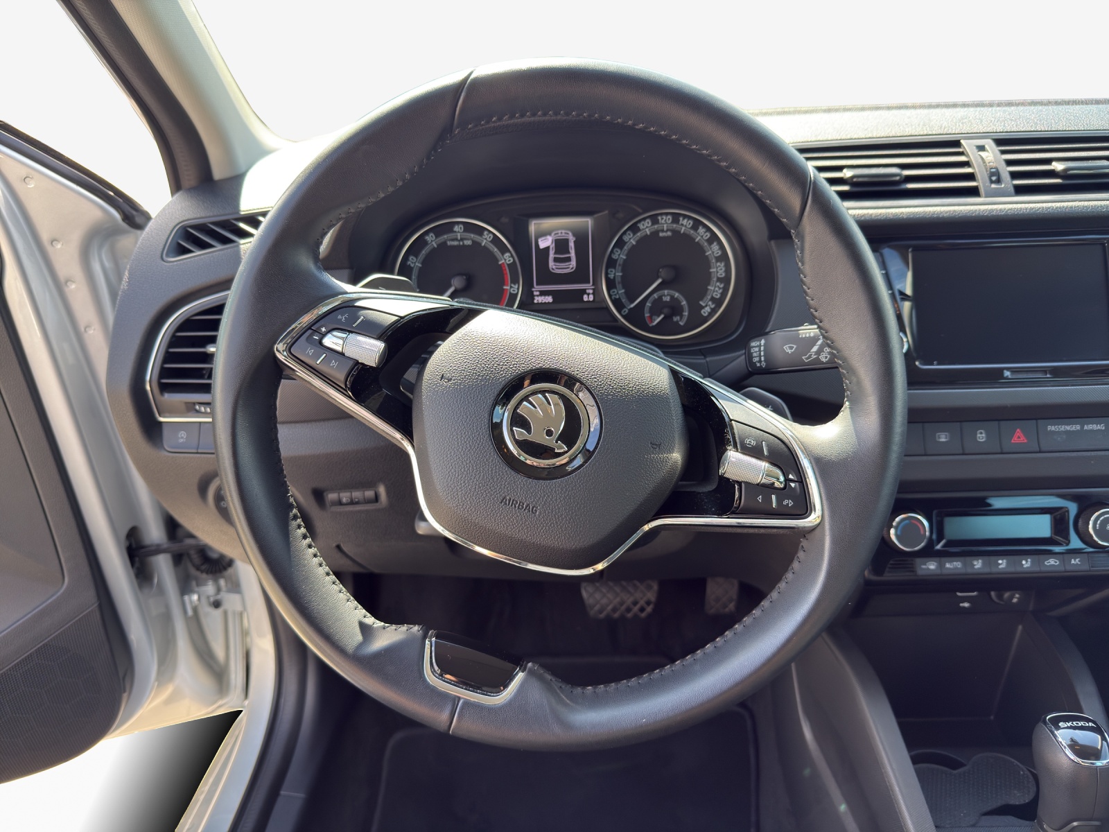 SKODA Fabia 1.0 TSI Ambition DSG-image-9