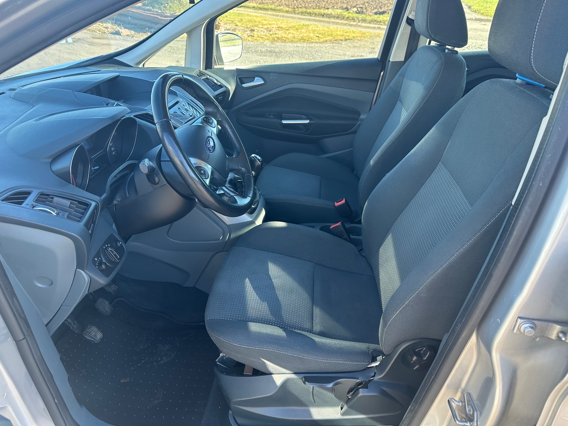 FORD C-Max 1.0 SCTi Titanium-image-9
