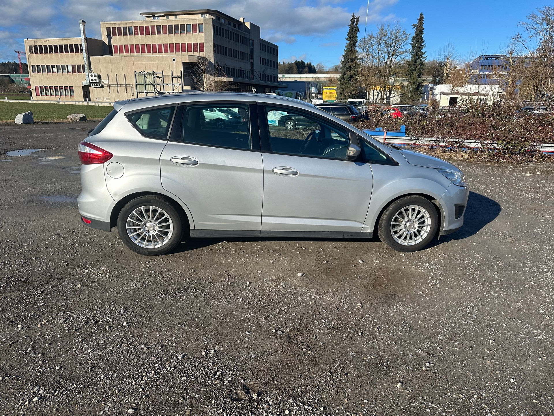 FORD C-Max 1.0 SCTi Titanium-image-3
