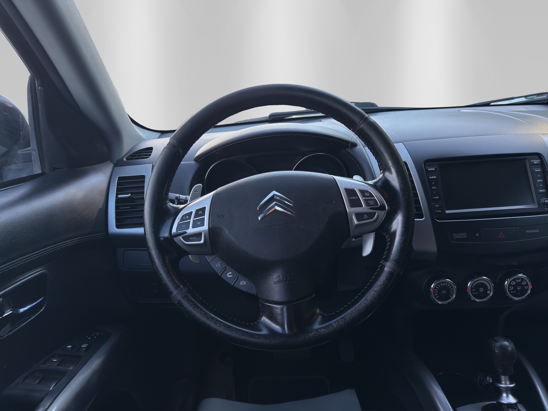 CITROEN C-Crosser 2.2 HDi Exclusive DCS6-image-9