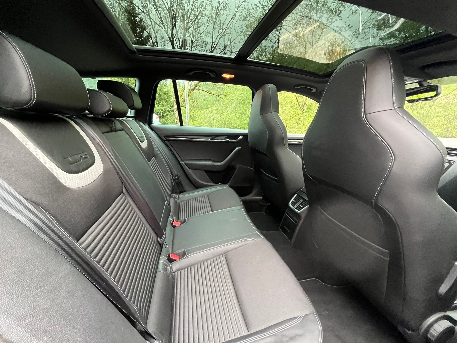 SKODA Octavia Combi 2.0 TDI RS 4x4 DSG-image-8