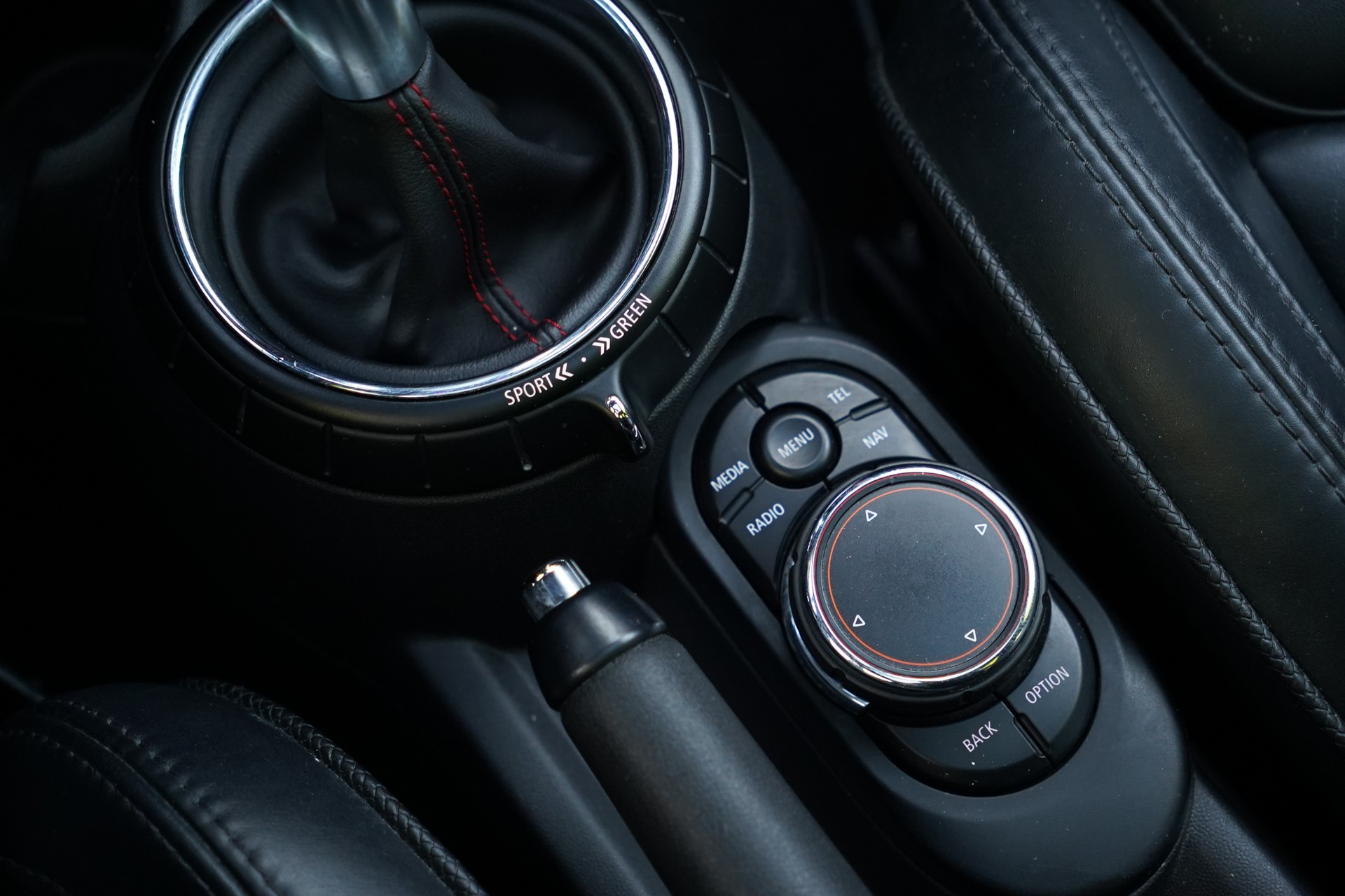 MINI Cooper John Cooper Works Steptronic-image-28