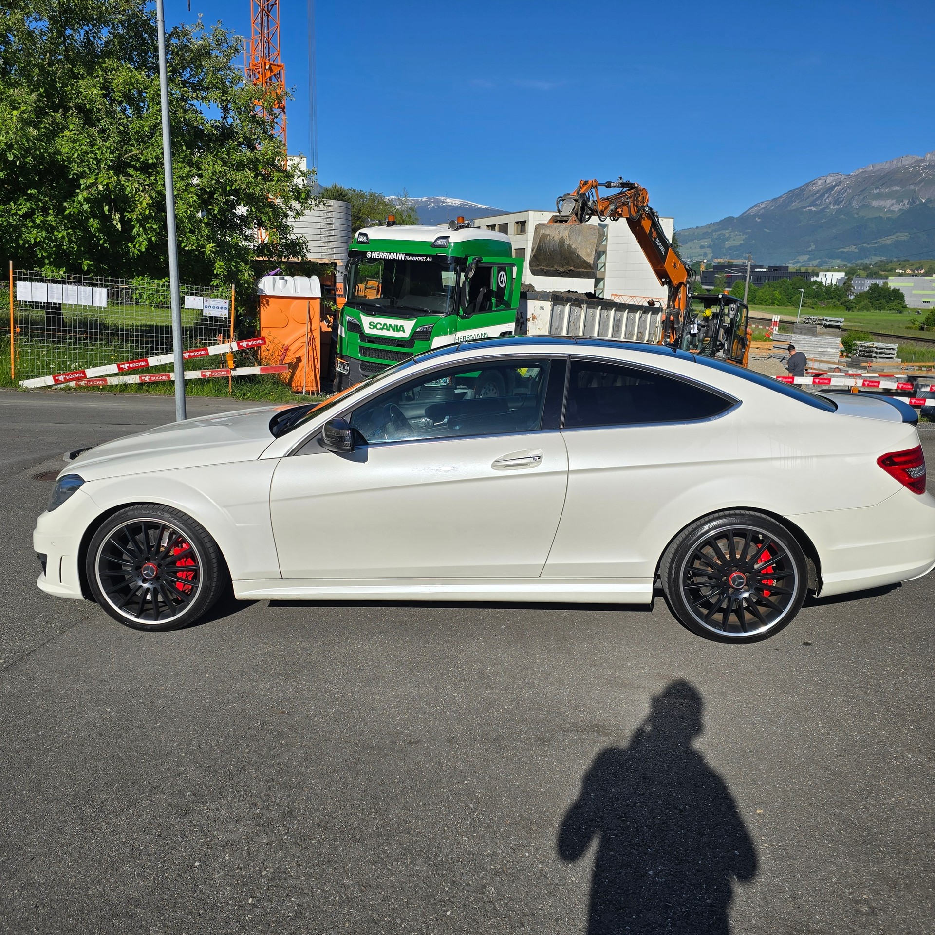 MERCEDES-BENZ C 63 V8 AMG Coupé-image-1