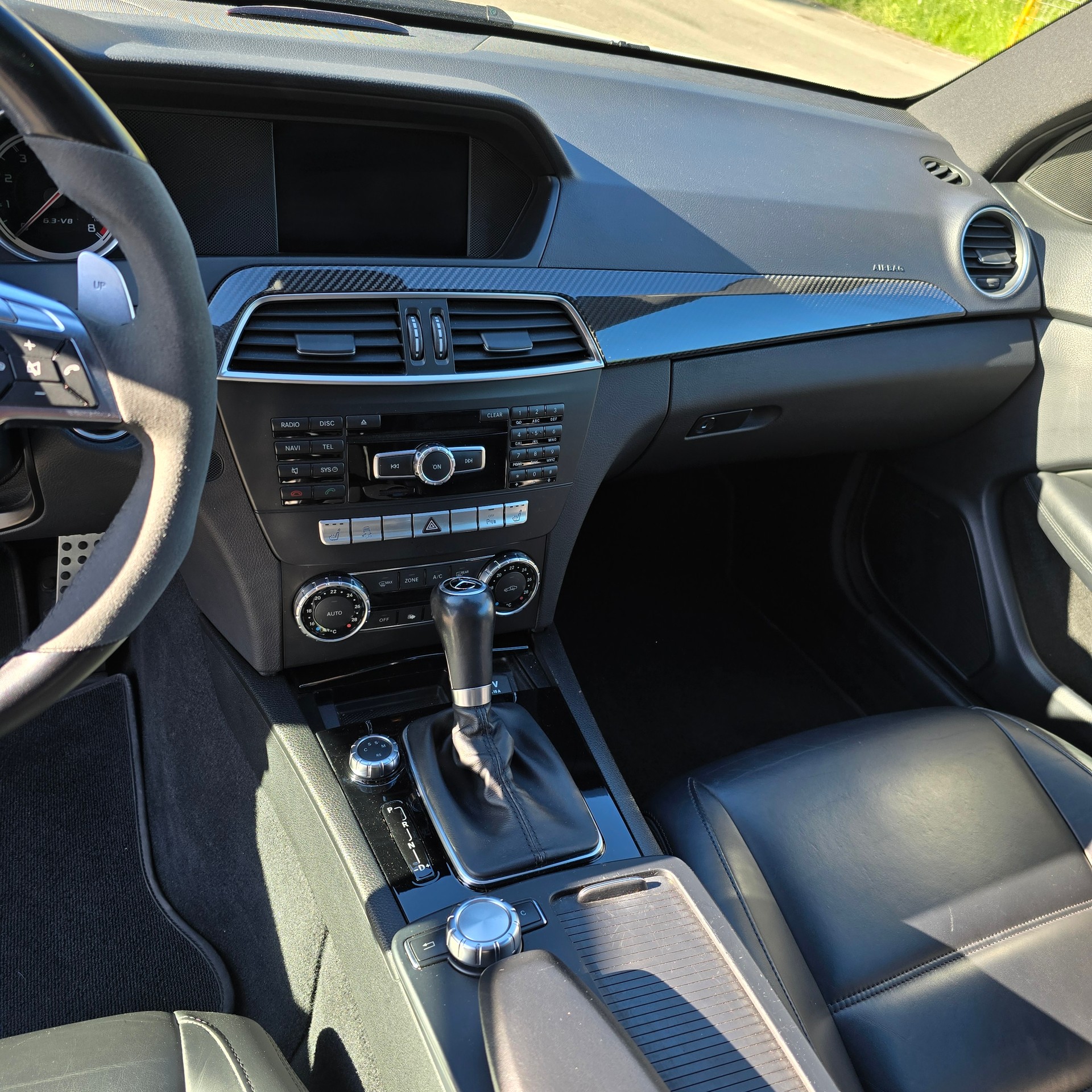 MERCEDES-BENZ C 63 V8 AMG Coupé-image-8