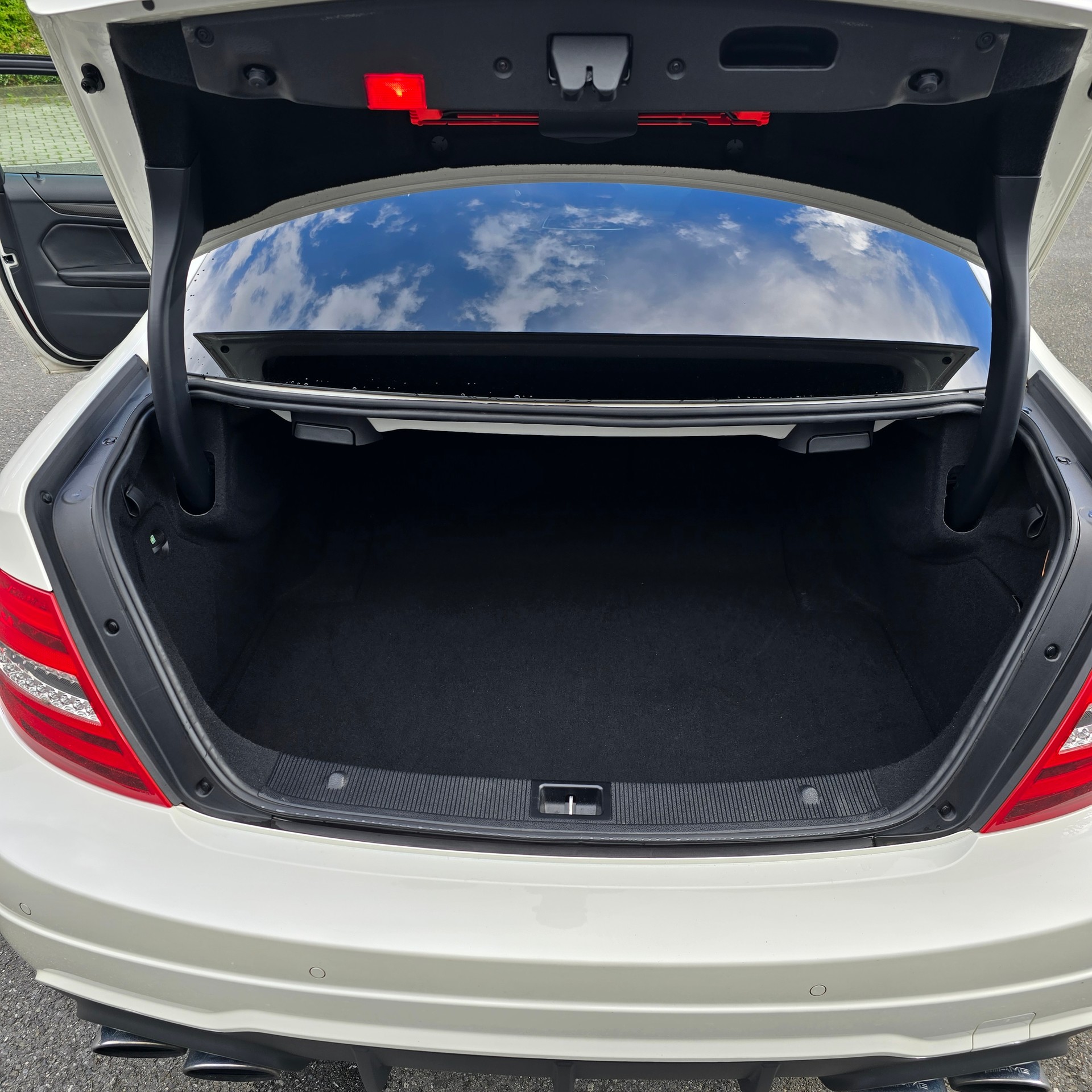 MERCEDES-BENZ C 63 V8 AMG Coupé-image-12
