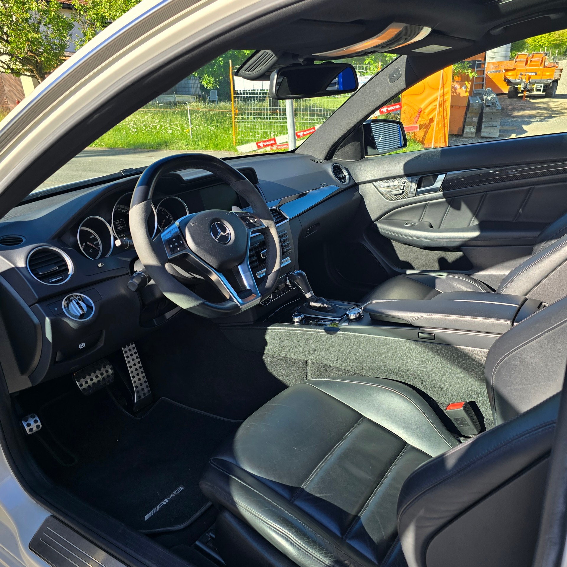 MERCEDES-BENZ C 63 V8 AMG Coupé-image-10