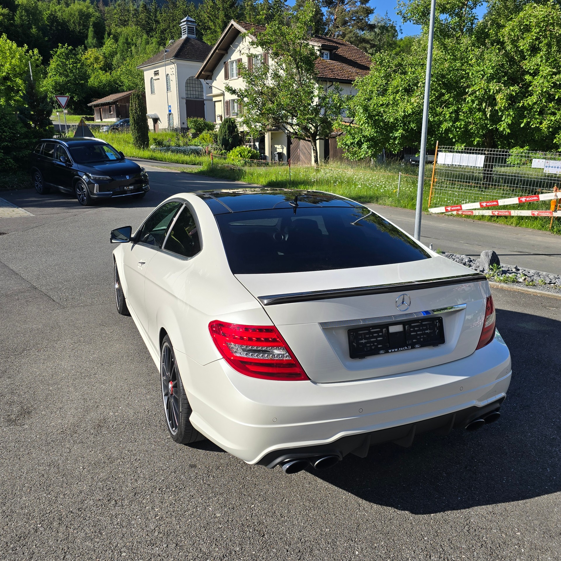 MERCEDES-BENZ C 63 V8 AMG Coupé-image-2