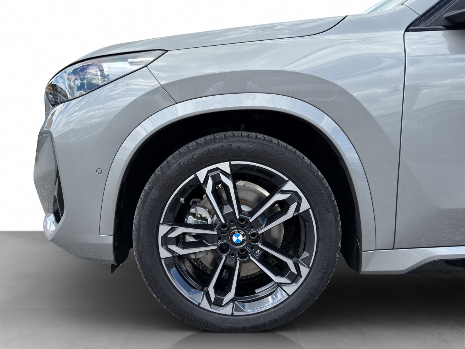 BMW iX1 xDrive 30 M Sport-image-27