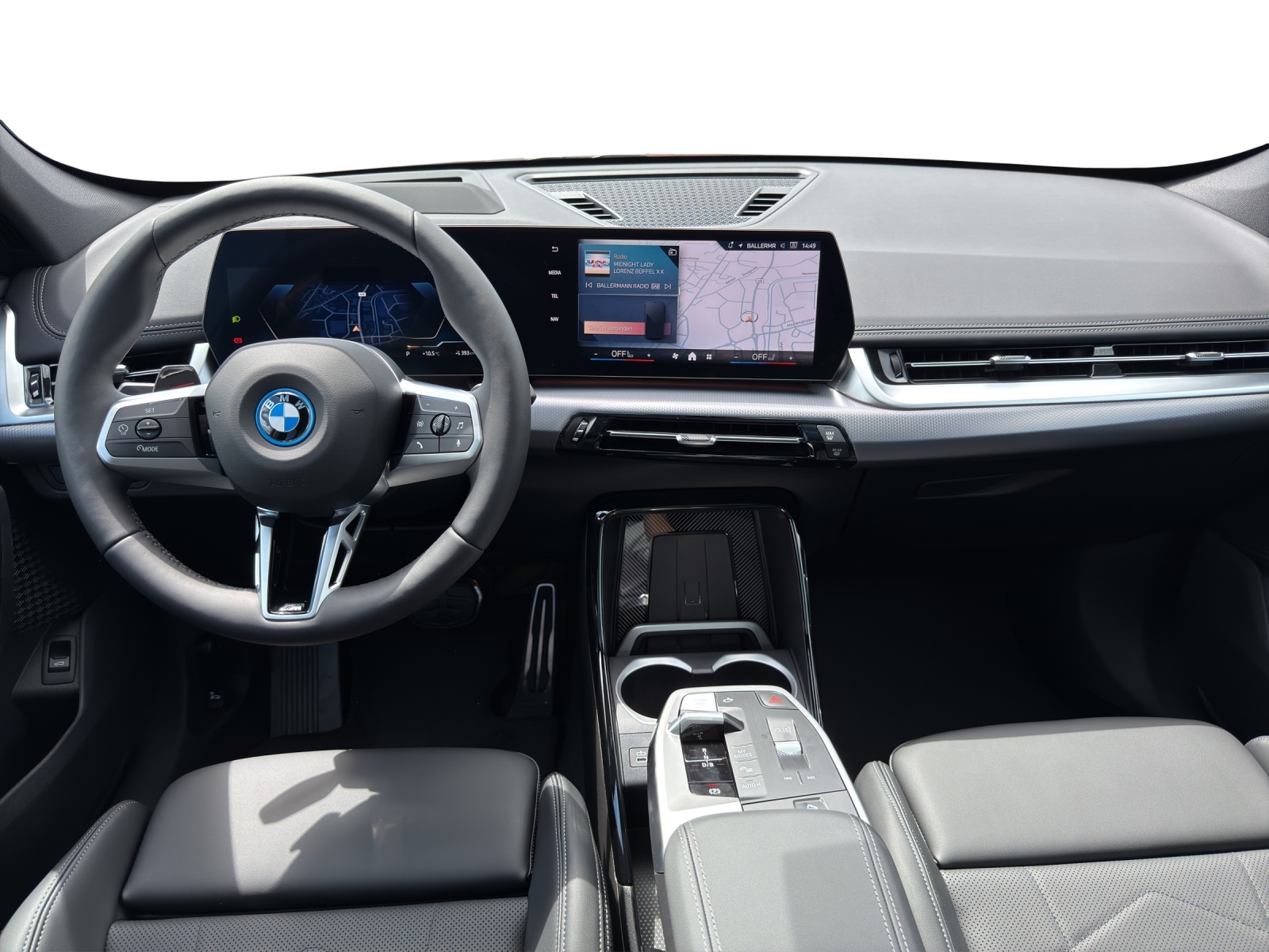 BMW iX1 xDrive 30 M Sport-image-11