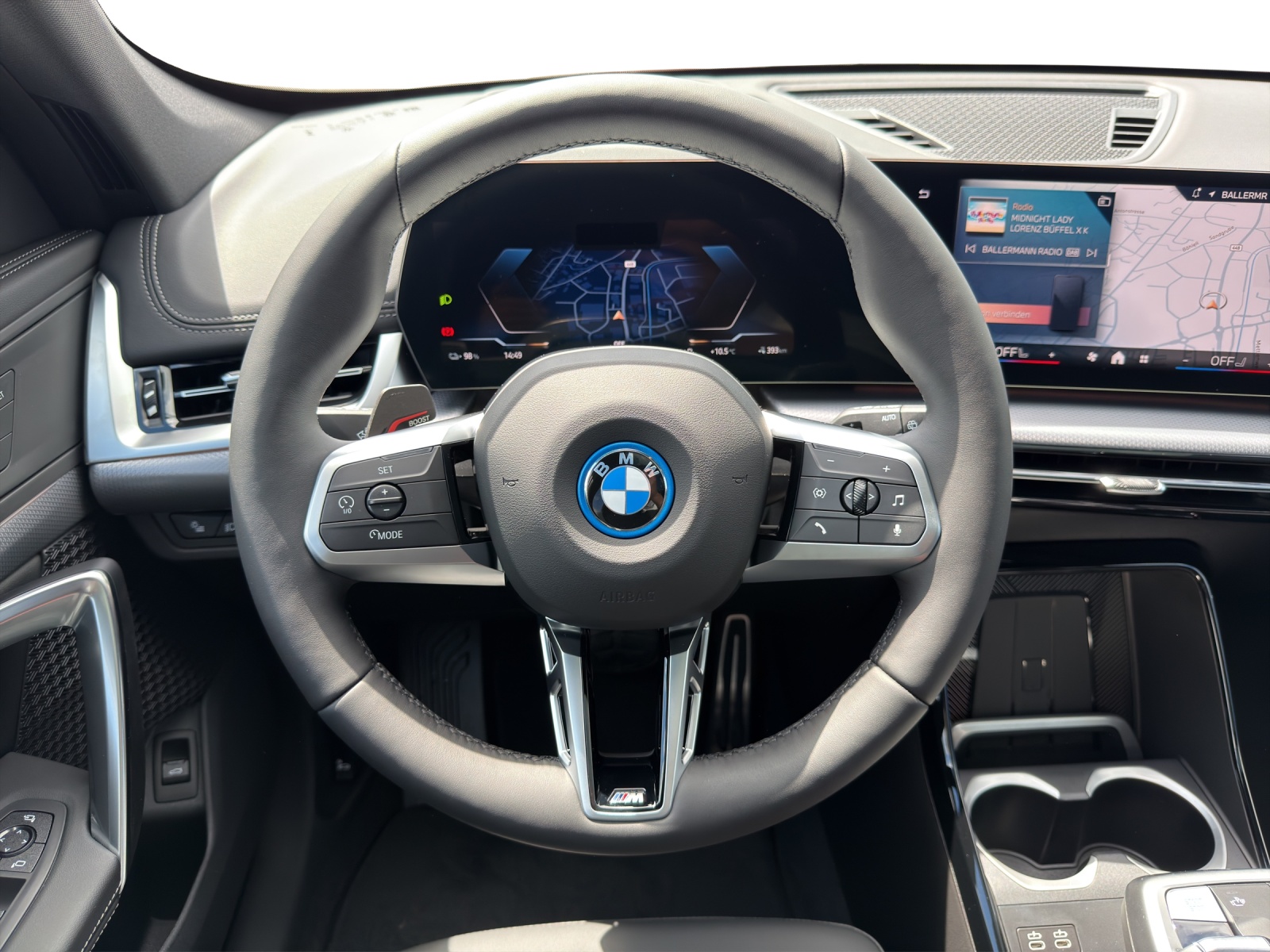 BMW iX1 xDrive 30 M Sport-image-10
