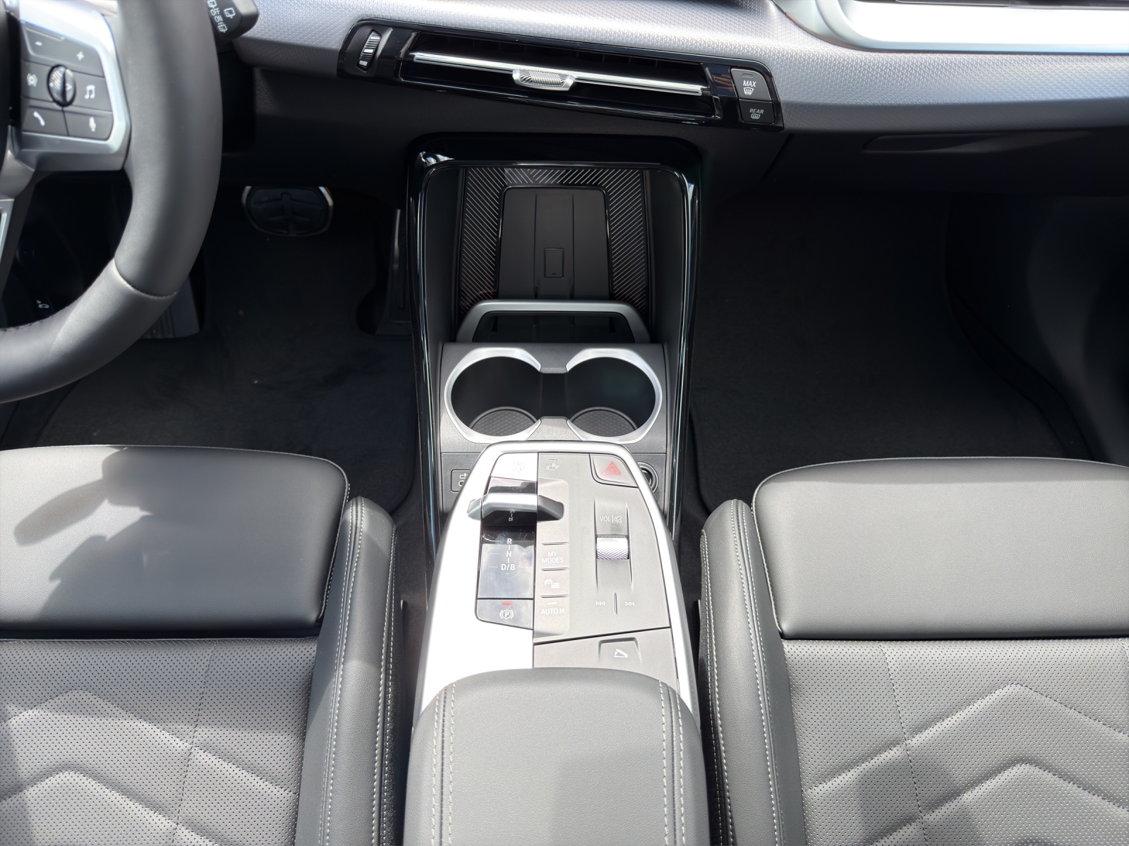 BMW iX1 xDrive 30 M Sport-image-12