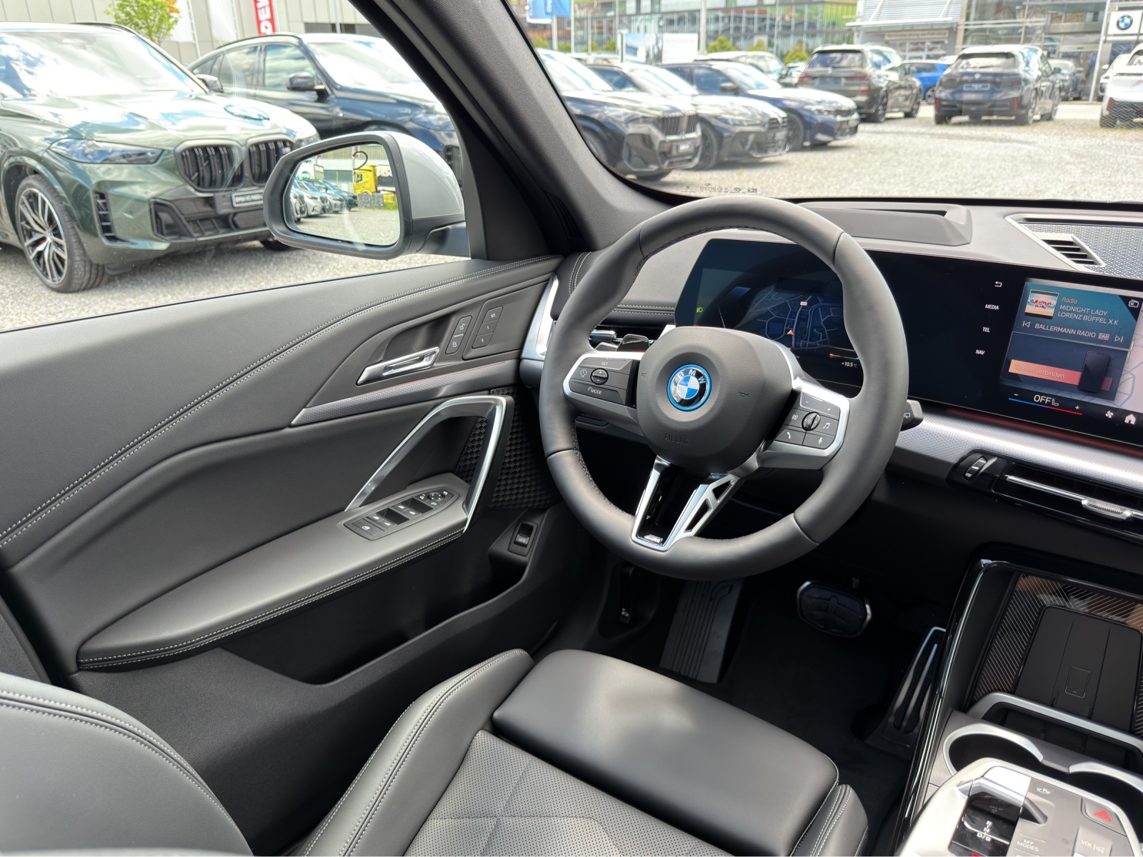 BMW iX1 xDrive 30 M Sport-image-13