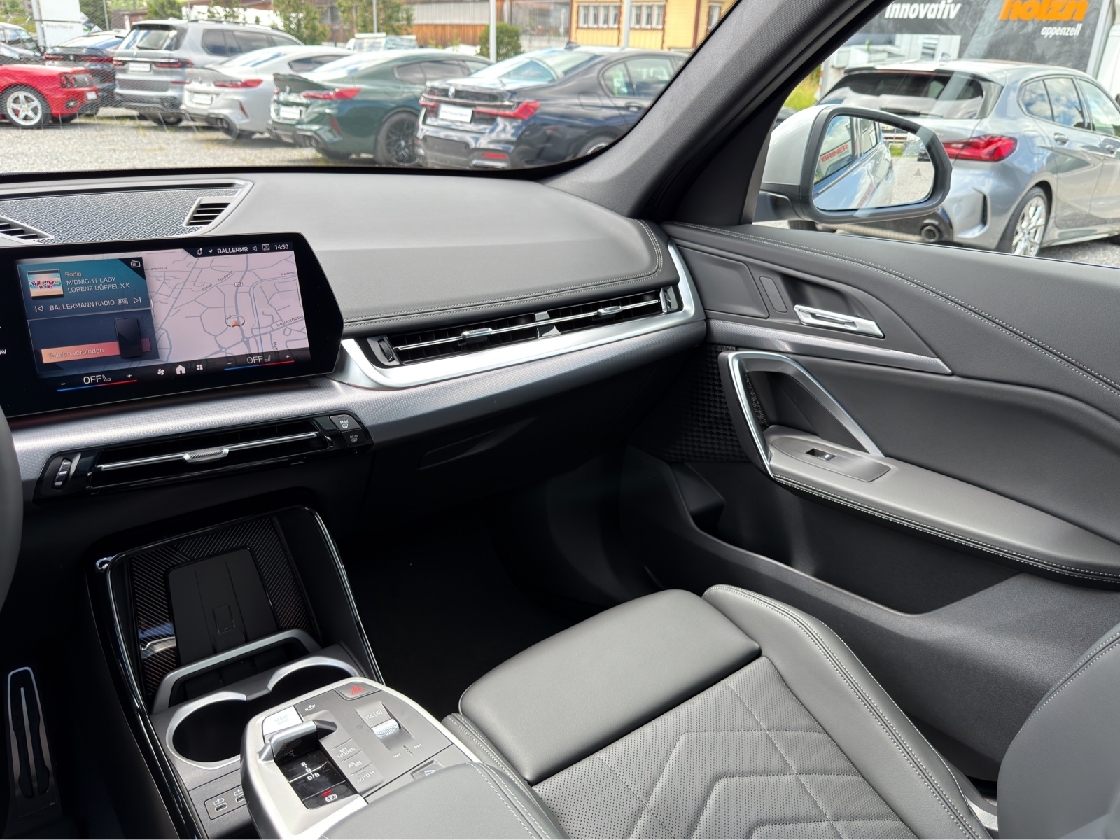 BMW iX1 xDrive 30 M Sport-image-14
