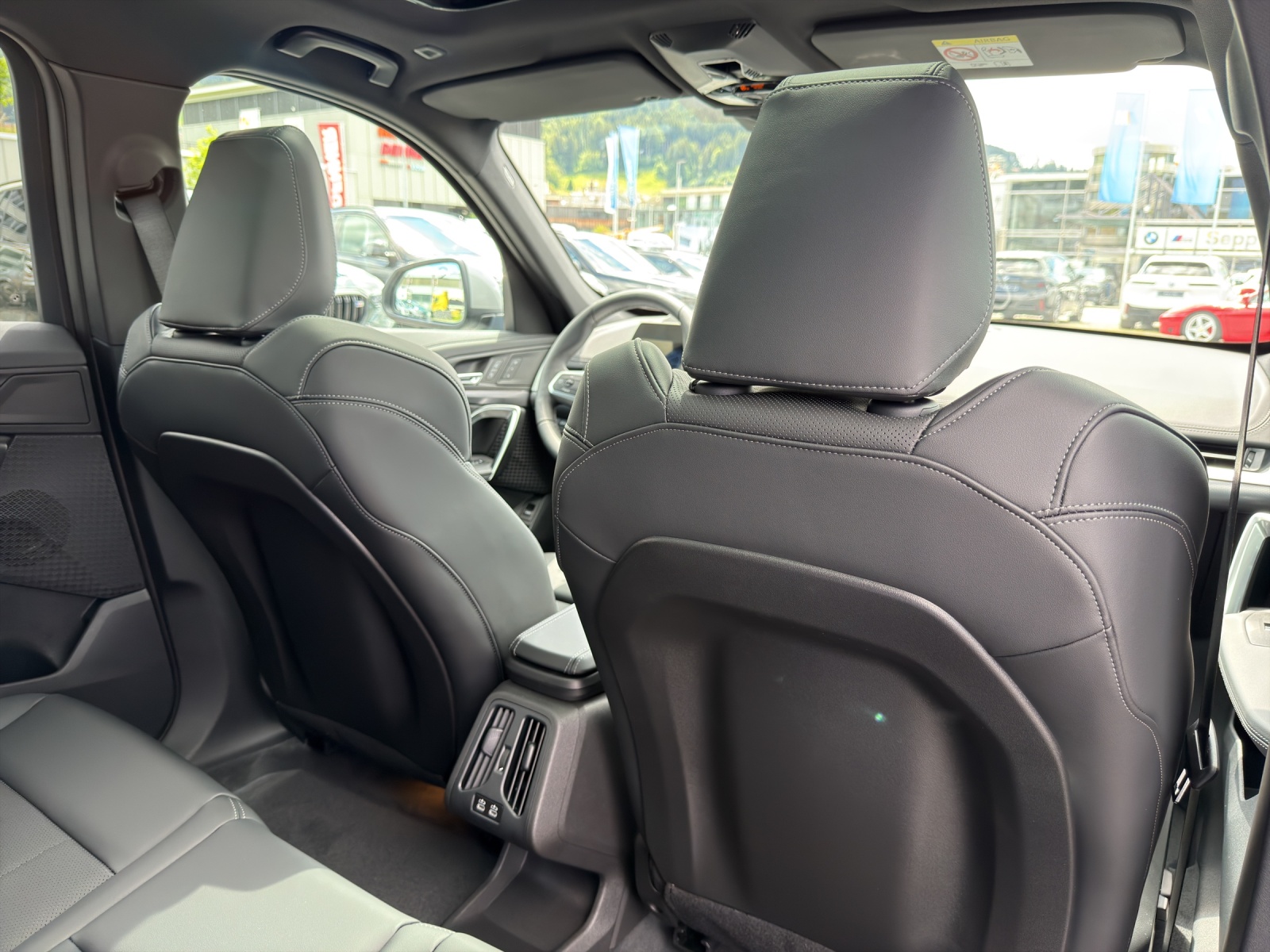 BMW iX1 xDrive 30 M Sport-image-19