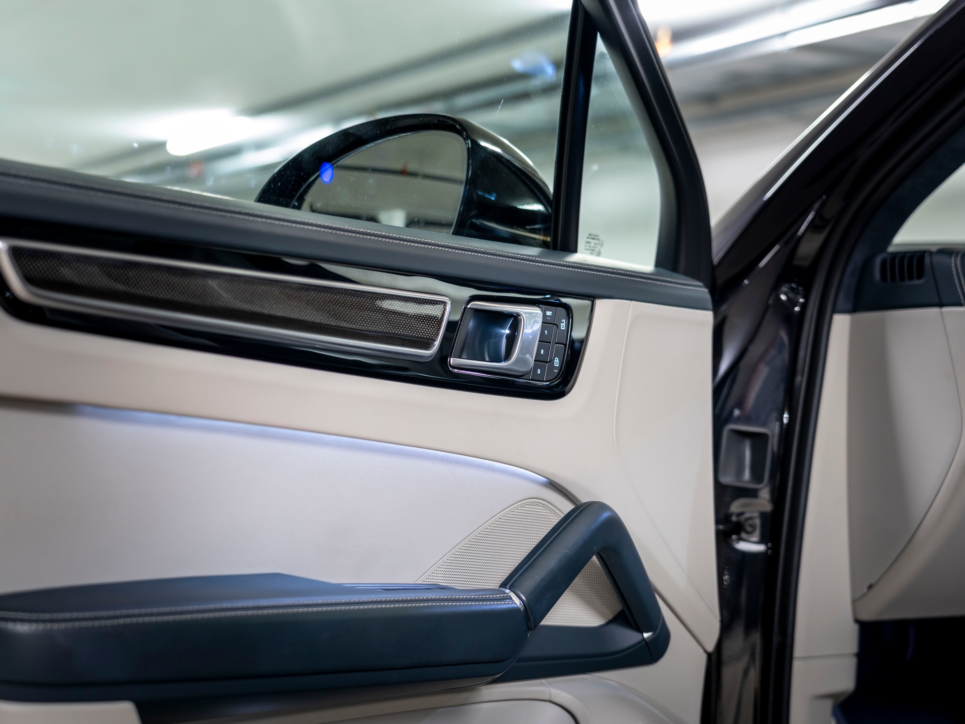 PORSCHE Cayenne E-Hybrid Platinum Edition-image-14