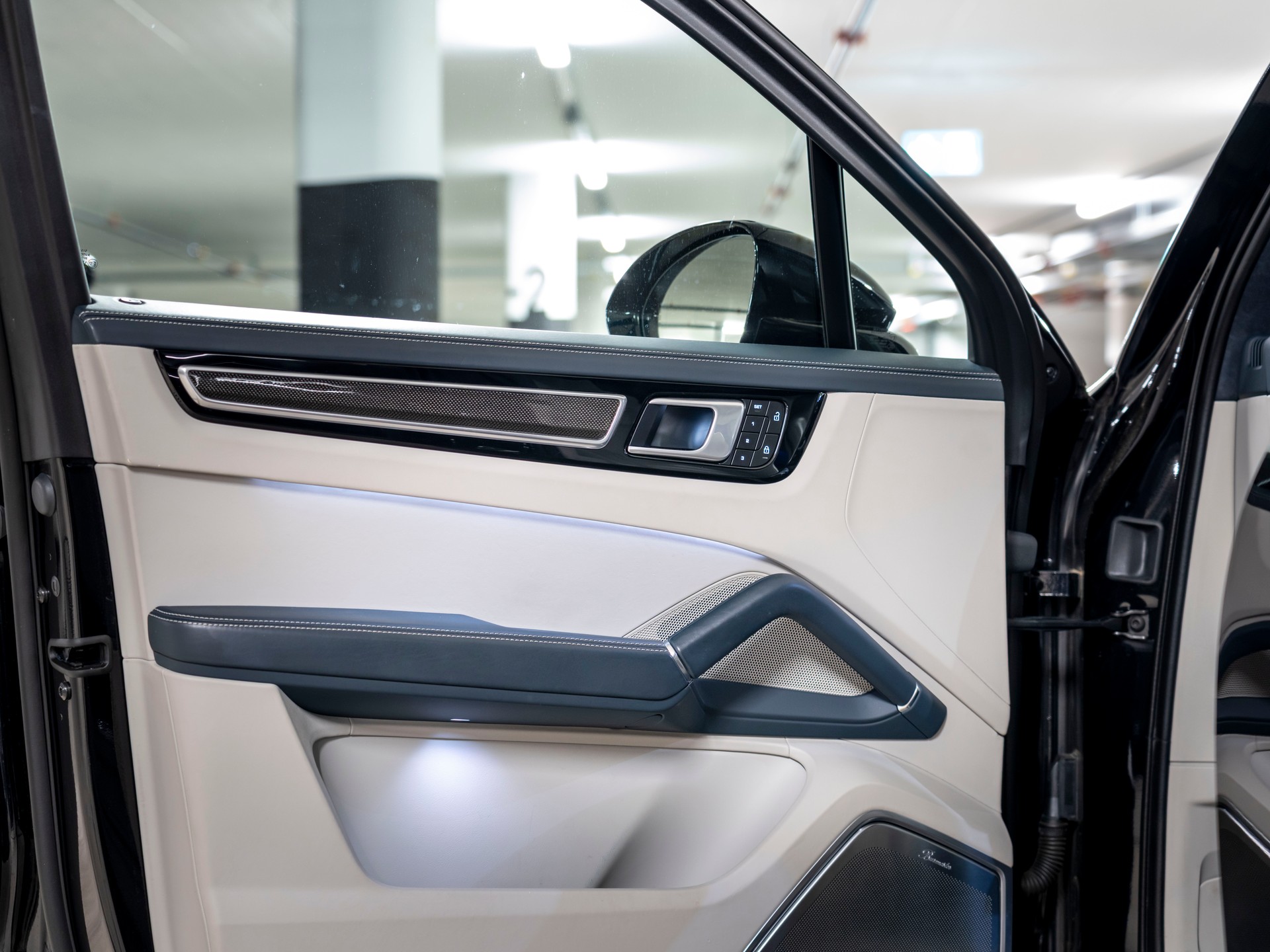 PORSCHE Cayenne E-Hybrid Platinum Edition-image-13