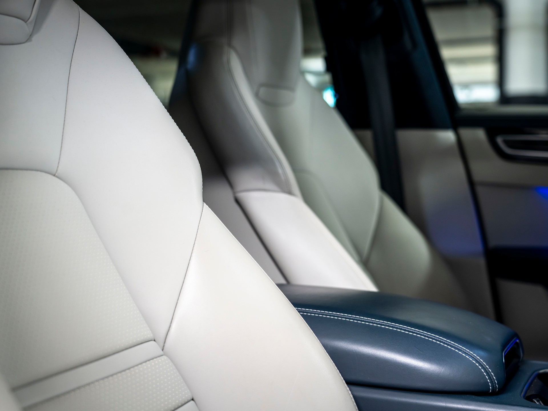 PORSCHE Cayenne E-Hybrid Platinum Edition-image-25
