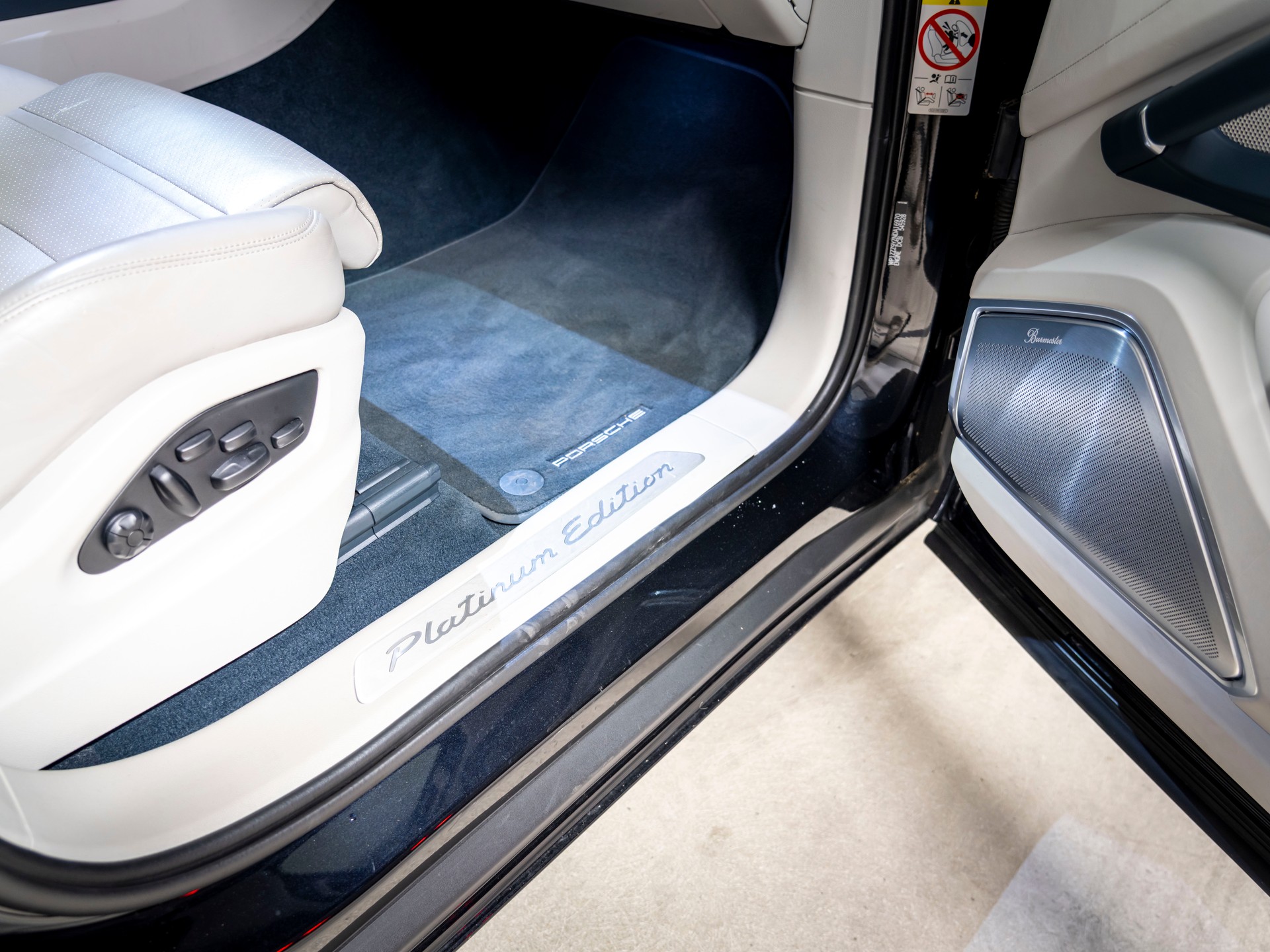 PORSCHE Cayenne E-Hybrid Platinum Edition-image-26