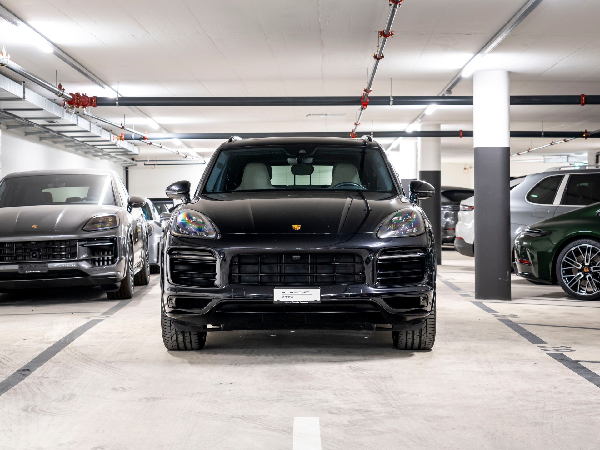 PORSCHE Cayenne E-Hybrid Platinum Edition-showroom-element-3