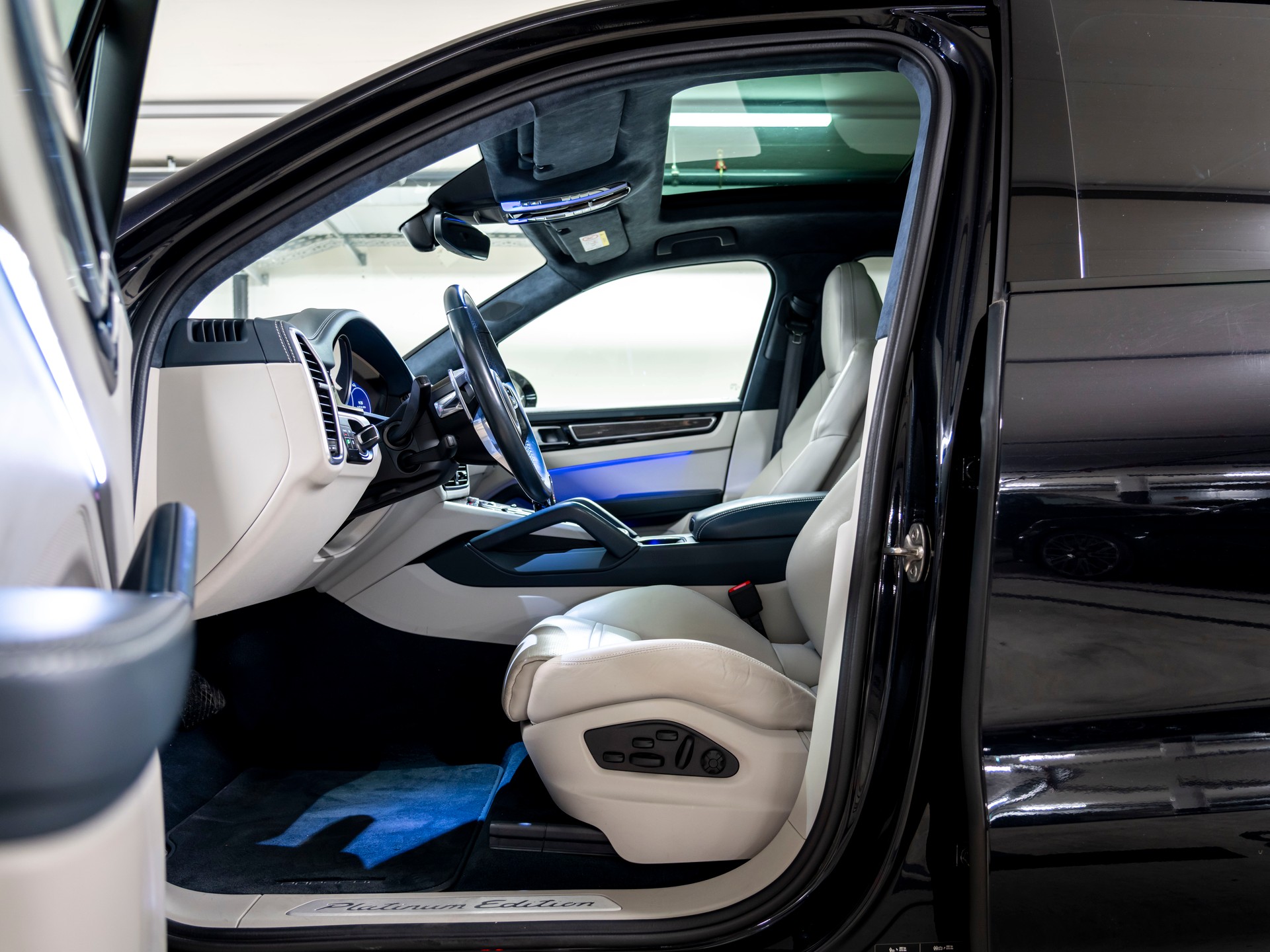 PORSCHE Cayenne E-Hybrid Platinum Edition-image-12
