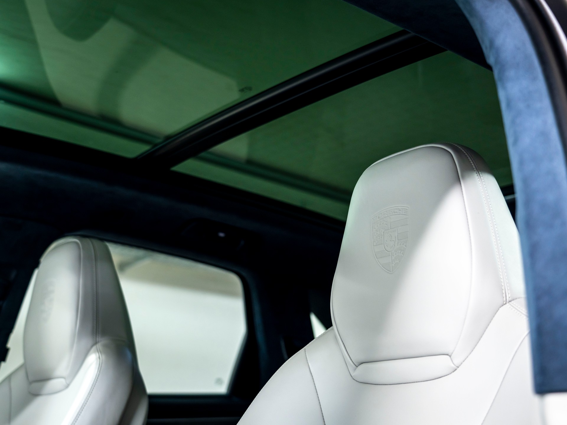 PORSCHE Cayenne E-Hybrid Platinum Edition-image-17