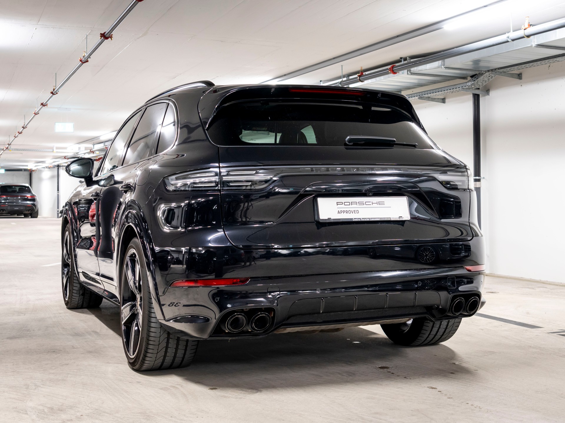 PORSCHE Cayenne E-Hybrid Platinum Edition-showroom-element-2