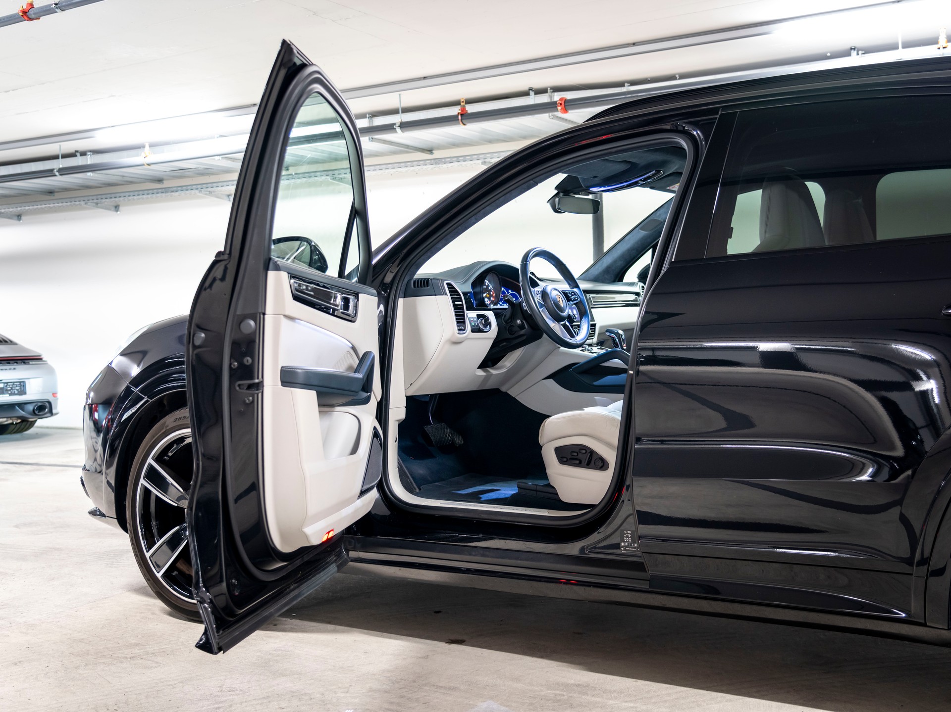 PORSCHE Cayenne E-Hybrid Platinum Edition-image-11