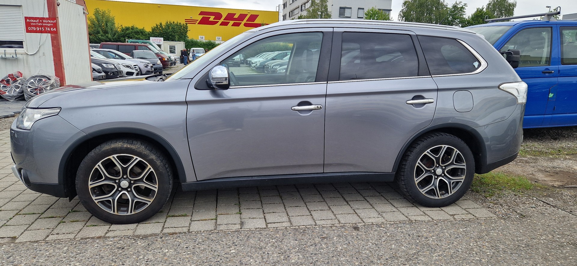 MITSUBISHI Outlander 2.2 DID Navigator Safety 4WD Automatic-image-2