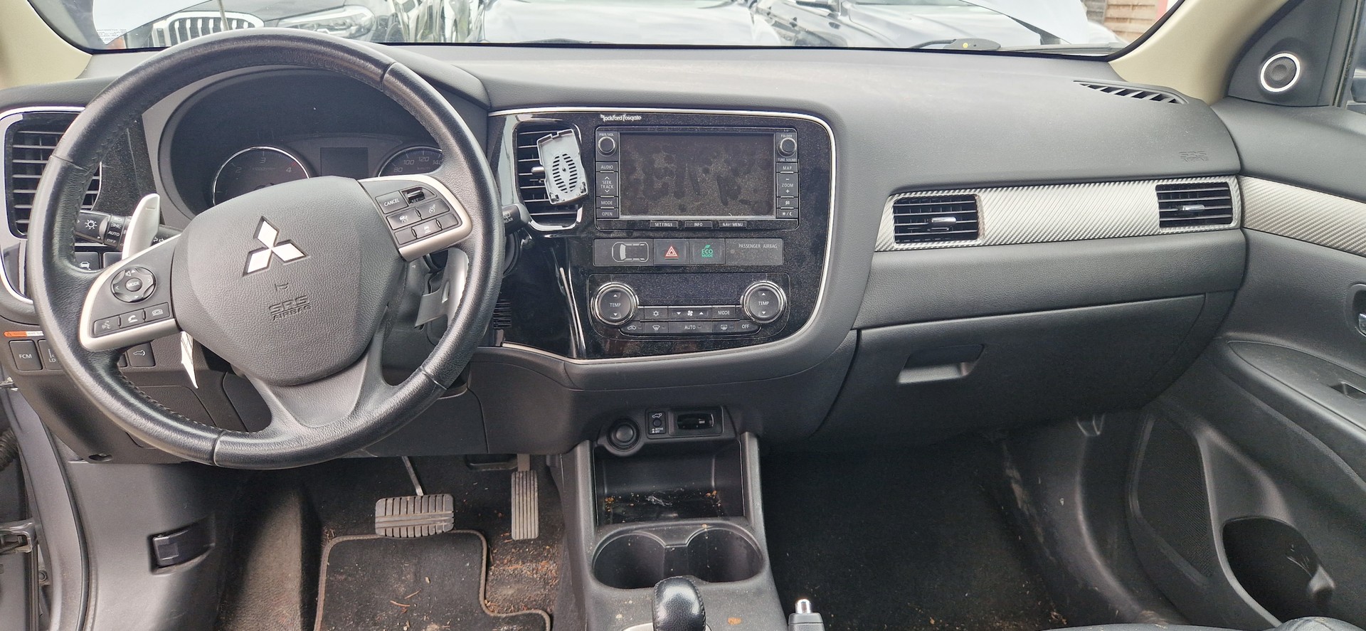 MITSUBISHI Outlander 2.2 DID Navigator Safety 4WD Automatic-image-6