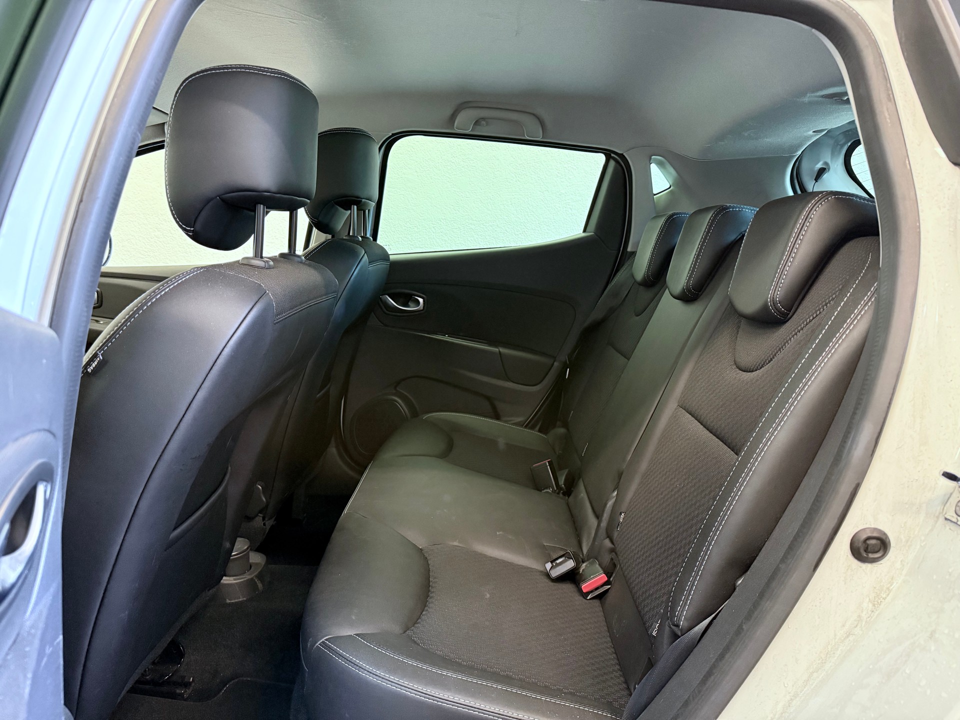 RENAULT Clio 1.2 16V T GT Line EDC-image-19