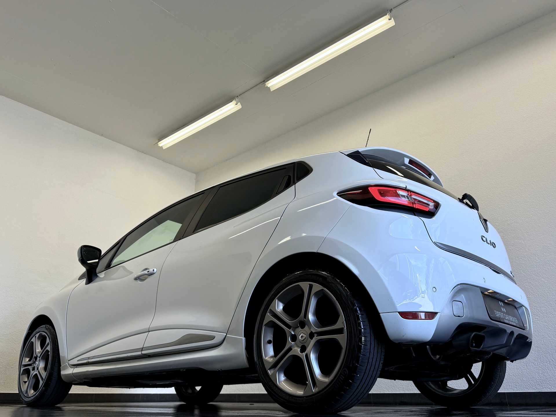 RENAULT Clio 1.2 16V T GT Line EDC-image-8