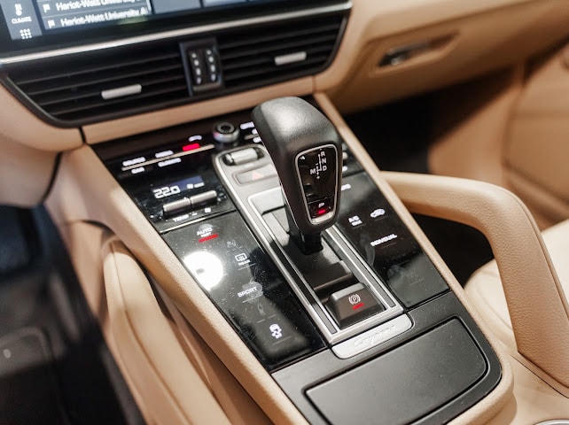 PORSCHE Cayenne-image-15