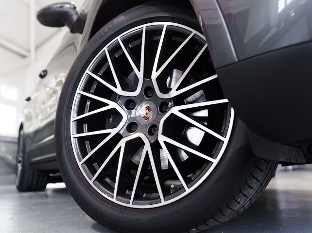 PORSCHE Cayenne-image-6