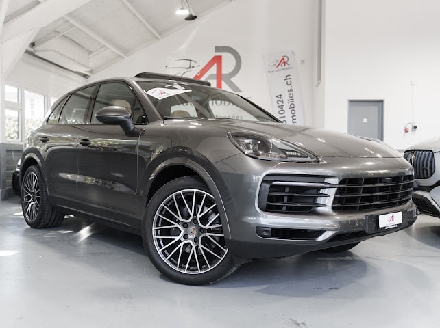 PORSCHE Cayenne-showroom-element-3