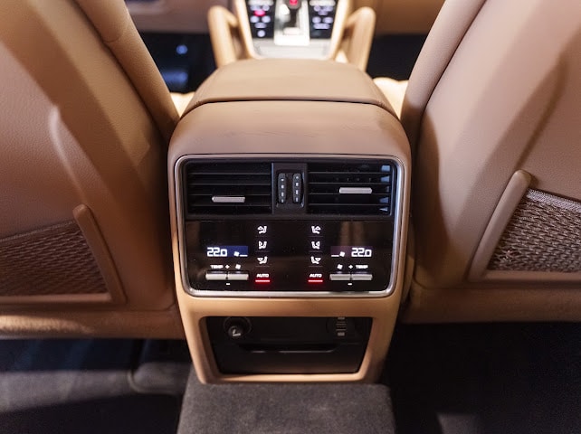 PORSCHE Cayenne-image-24
