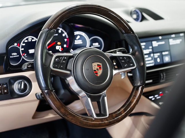 PORSCHE Cayenne-image-10