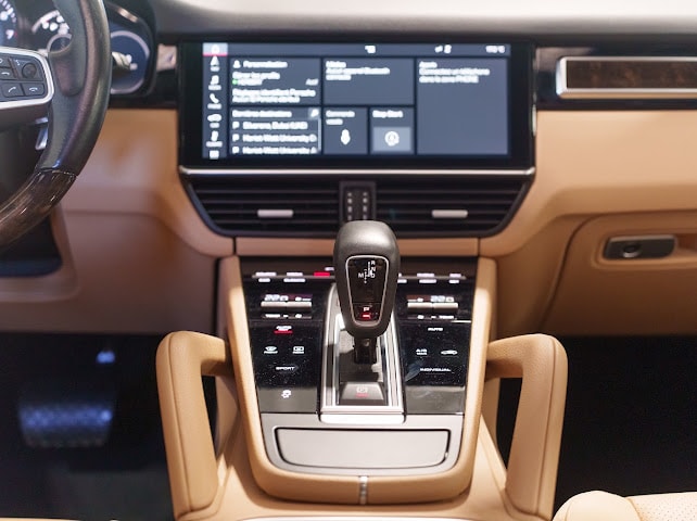 PORSCHE Cayenne-image-23