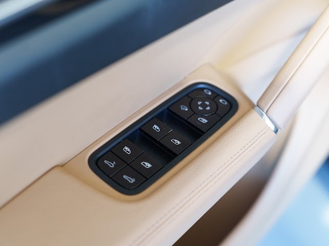 PORSCHE Cayenne-image-29